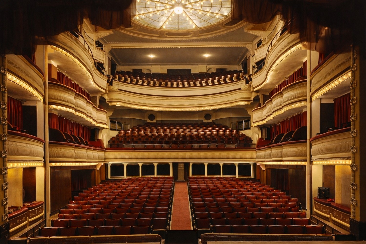 El madrileño Teatro Alkázar se vuelve gallego durante el mitin en favor de su estatuto