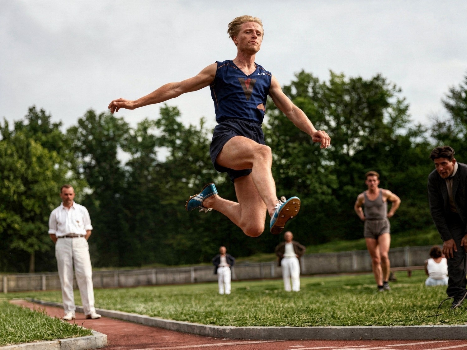 La atleta checoslovaca Zdenka Koubkova se ha sometido a una cirugía genital para su cambio de género